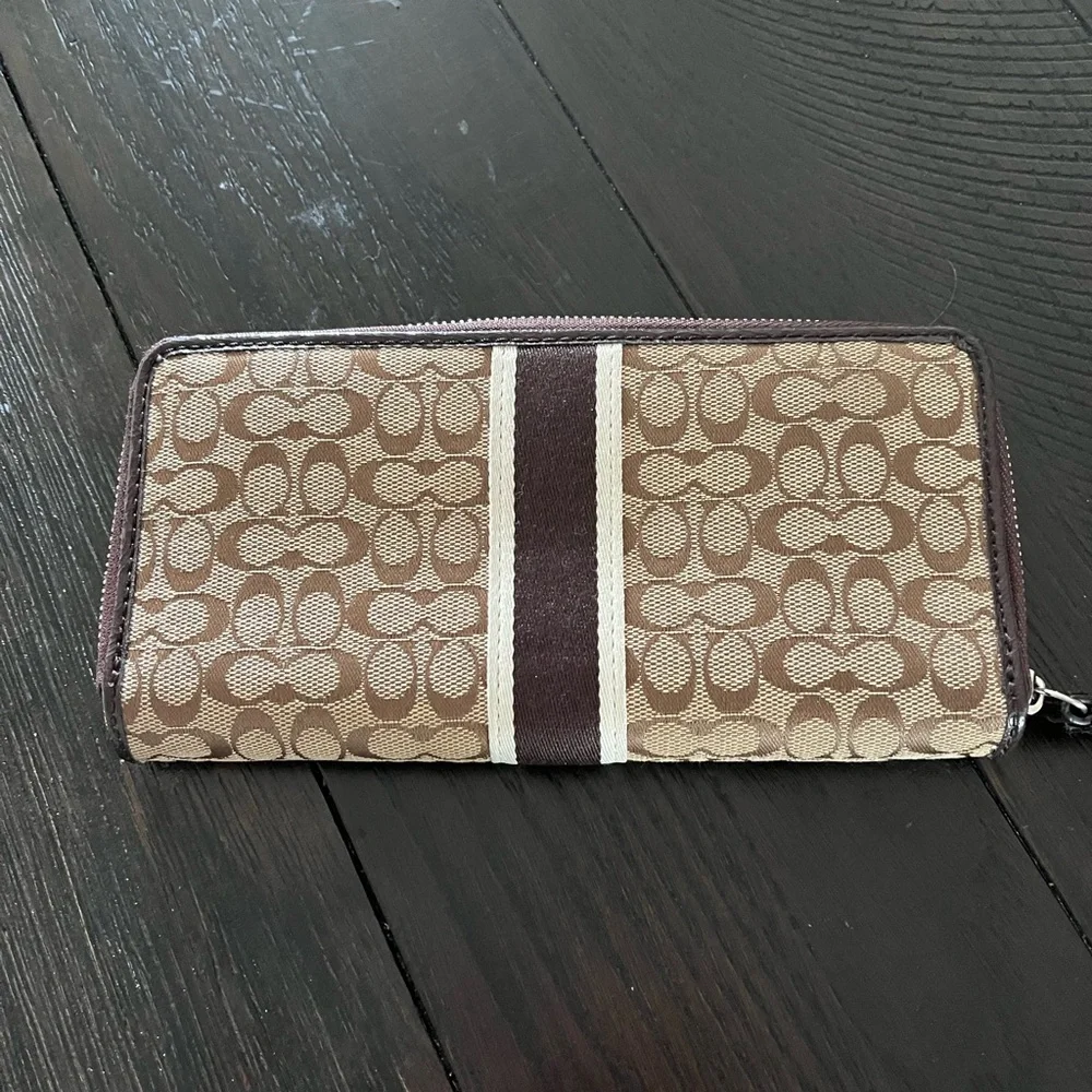Vintage brown cloth tan striped zip around wallet - Picture 2 of 6